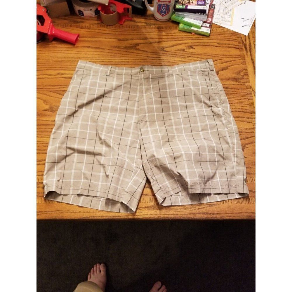 Men's PGA Tour Polyester Golf Shorts Size 42 Flat Front 10” Inseam Khaki Plaid